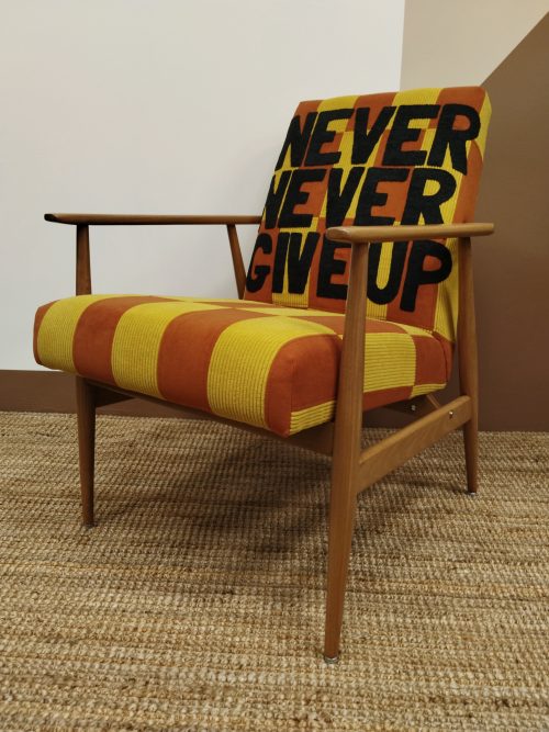fotel lisek po renowacji tkanina upcycling never giveup